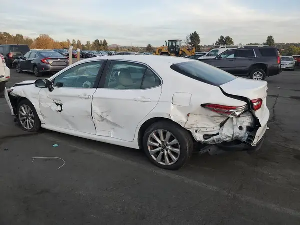 4T1B11HK7JU550559 2018 TOYOTA CAMRY - Image 2