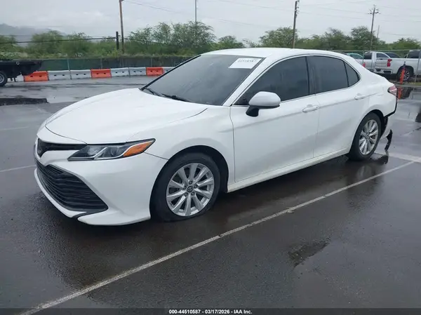 4T1B11HK7JU552067 2018 TOYOTA CAMRY - Image 2