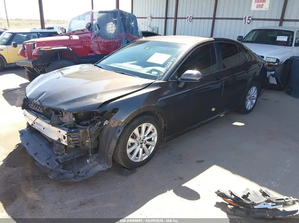 4T1B11HK7JU553798 2018 TOYOTA CAMRY - Image 2