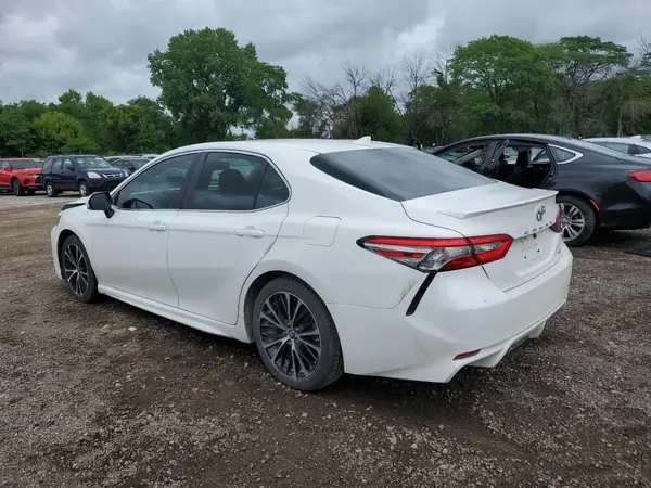 4T1B11HK7JU555518 2018 TOYOTA CAMRY - Image 2