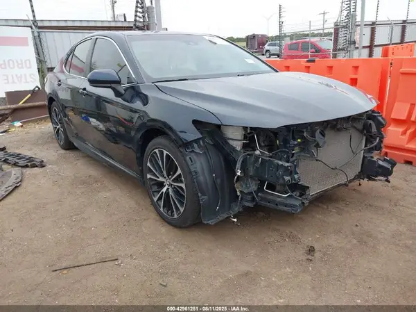 4T1B11HK7JU556586 2018 TOYOTA CAMRY - Image 1