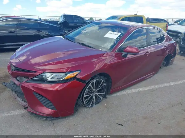 4T1B11HK7JU557835 2018 TOYOTA CAMRY - Image 2