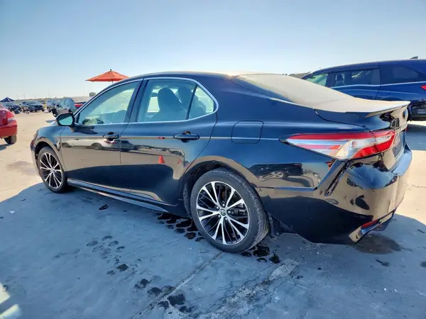 4T1B11HK7JU558760 2018 TOYOTA CAMRY - Image 2