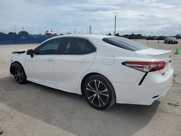 4T1B11HK7JU558774 2018 TOYOTA CAMRY - Image 2