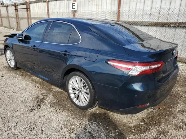 4T1B11HK7JU559715 2018 TOYOTA CAMRY - Image 2