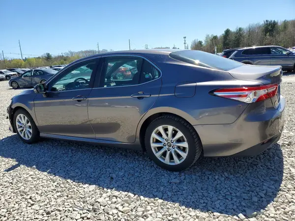 4T1B11HK7JU560587 2018 TOYOTA CAMRY - Image 2