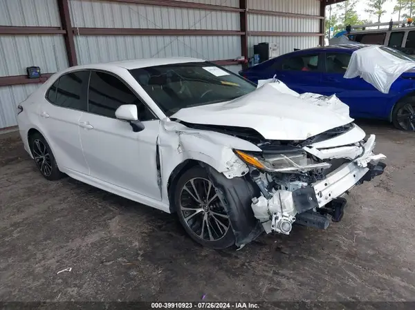 4T1B11HK7JU560590 2018 TOYOTA CAMRY
