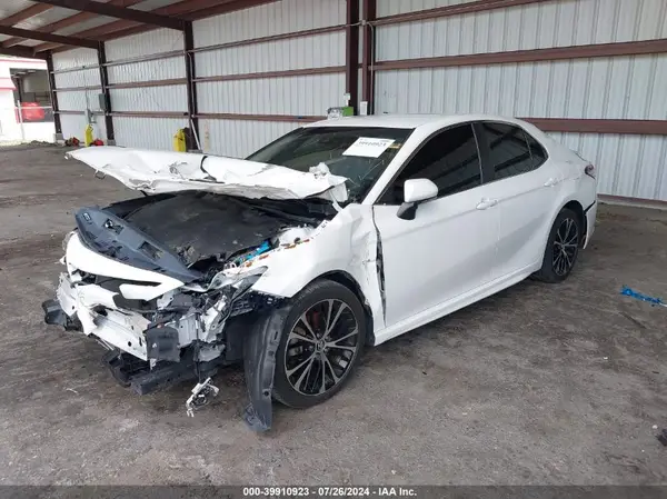 4T1B11HK7JU560590 2018 TOYOTA CAMRY - Image 2
