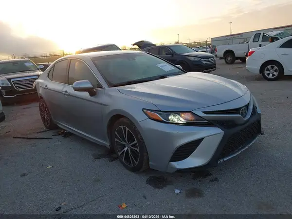 4T1B11HK7JU561285 2018 TOYOTA CAMRY - Image 1
