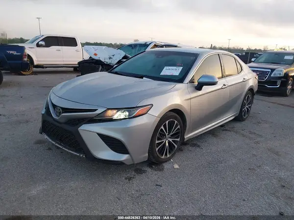 4T1B11HK7JU561285 2018 TOYOTA CAMRY - Image 2