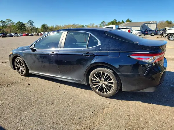 4T1B11HK7JU561884 2018 TOYOTA CAMRY - Image 2