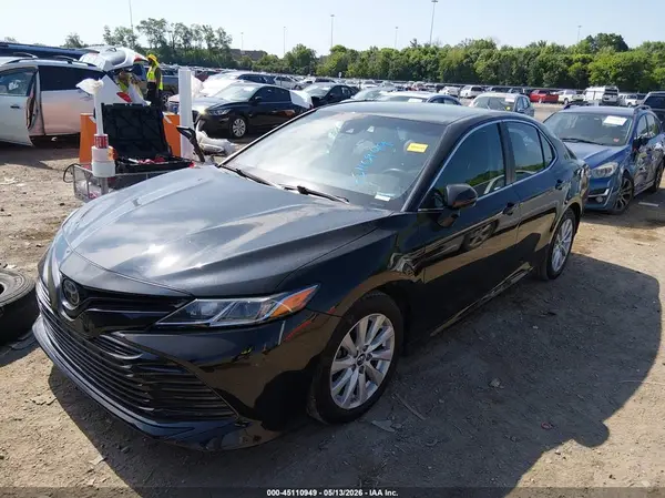4T1B11HK7JU563893 2018 TOYOTA CAMRY - Image 2