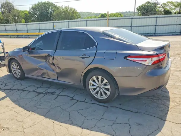 4T1B11HK7JU565031 2018 TOYOTA CAMRY - Image 2
