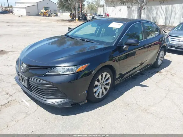 4T1B11HK7JU565448 2018 TOYOTA CAMRY - Image 2