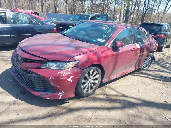 4T1B11HK7JU565675 2018 TOYOTA CAMRY - Image 2