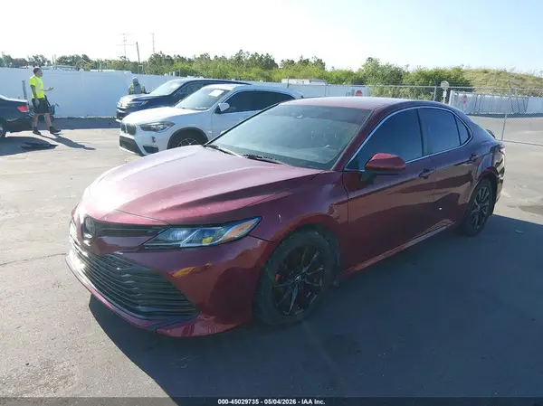 4T1B11HK7JU565692 2018 TOYOTA CAMRY - Image 2