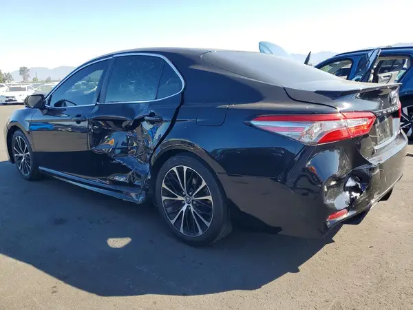 4T1B11HK7JU565854 2018 TOYOTA CAMRY - Image 2