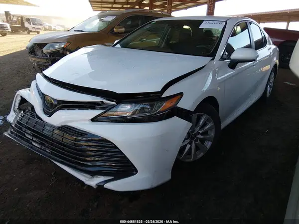 4T1B11HK7JU565921 2018 TOYOTA CAMRY - Image 2