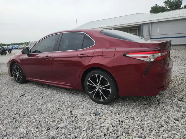 4T1B11HK7JU566602 2018 TOYOTA CAMRY - Image 2