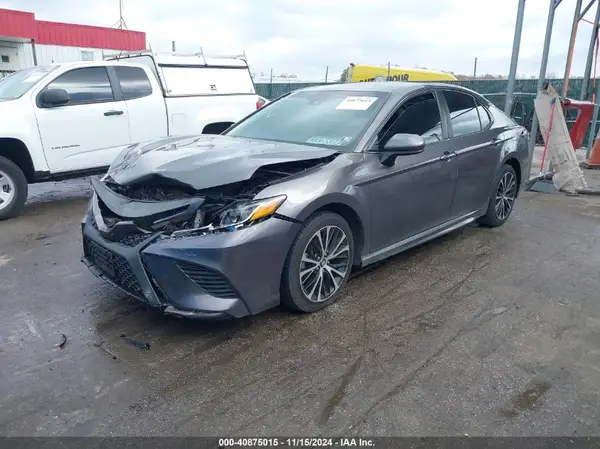 4T1B11HK7JU566647 2018 TOYOTA CAMRY - Image 2
