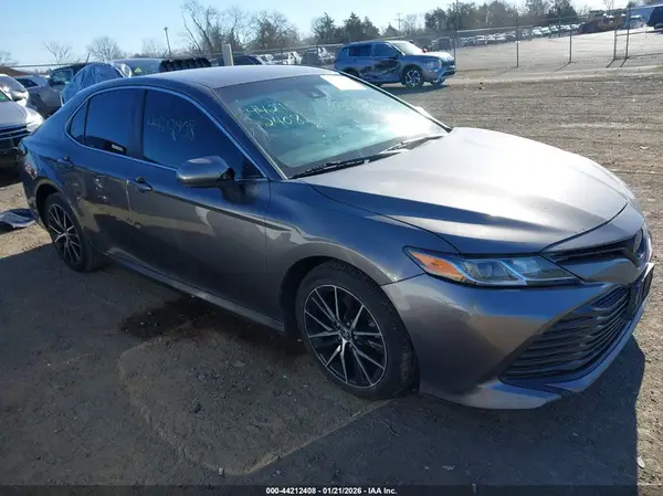 4T1B11HK7JU568401 2018 TOYOTA CAMRY - Image 1