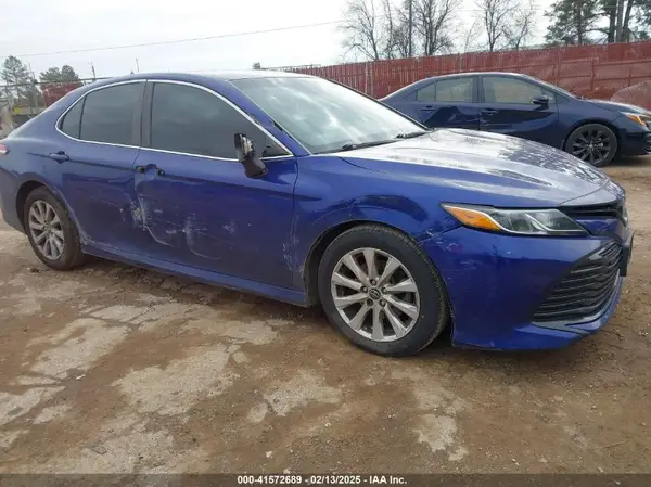 4T1B11HK7JU569614 2018 TOYOTA CAMRY - Image 1