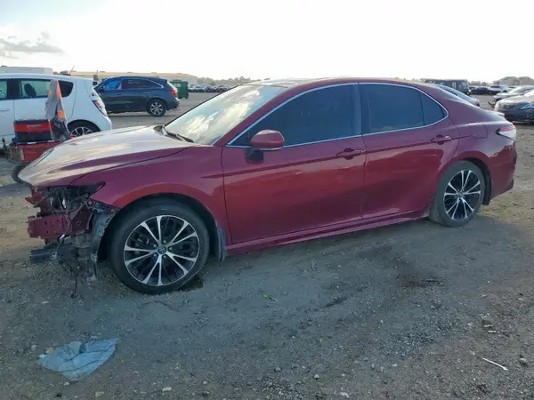 4T1B11HK7JU569628 2018 TOYOTA CAMRY - Image 1