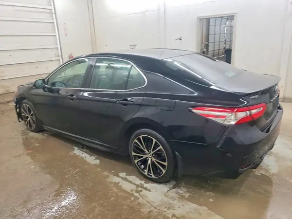 4T1B11HK7JU571265 2018 TOYOTA CAMRY - Image 2