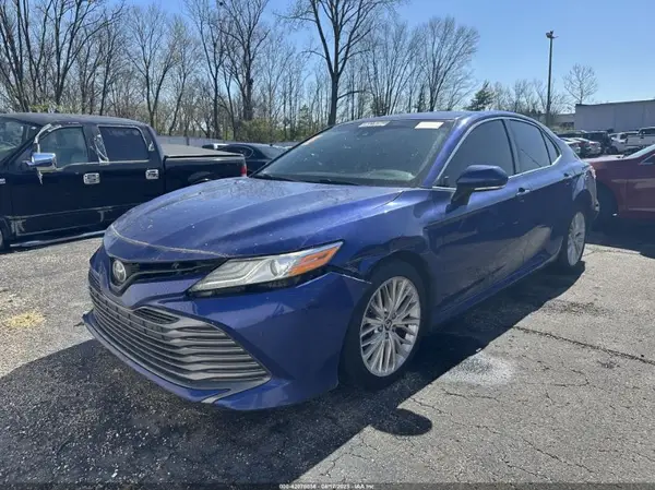 4T1B11HK7JU572111 2018 TOYOTA CAMRY - Image 2