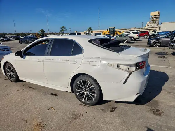4T1B11HK7JU572335 2018 TOYOTA CAMRY - Image 2
