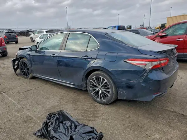 4T1B11HK7JU572528 2018 TOYOTA CAMRY - Image 2