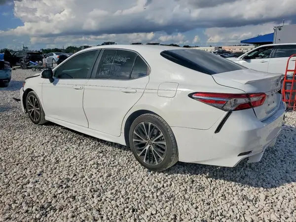 4T1B11HK7JU572822 2018 TOYOTA CAMRY - Image 2