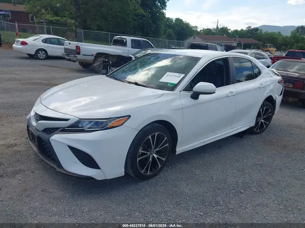 4T1B11HK7JU573355 2018 TOYOTA CAMRY - Image 2