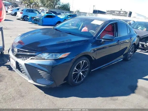 4T1B11HK7JU574375 2018 TOYOTA CAMRY - Image 2