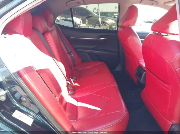 4T1B11HK7JU574375 2018 TOYOTA CAMRY - Image 8