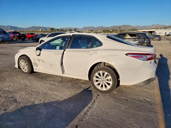 4T1B11HK7JU574876 2018 TOYOTA CAMRY - Image 2
