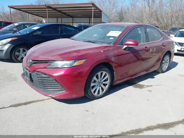 4T1B11HK7JU575543 2018 TOYOTA CAMRY - Image 2