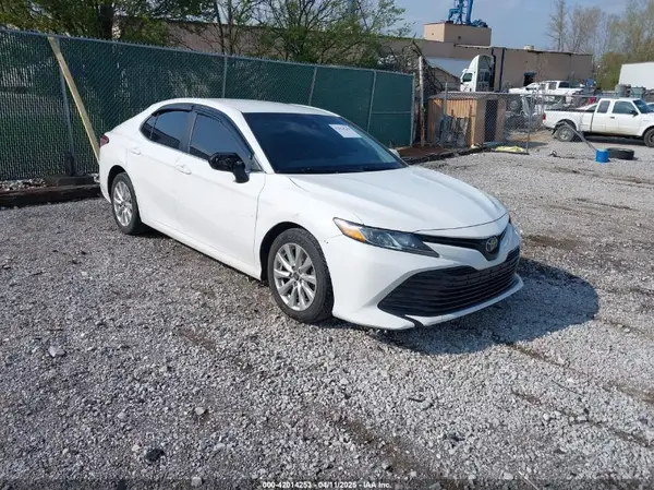 4T1B11HK7JU577020 2018 TOYOTA CAMRY - Image 1
