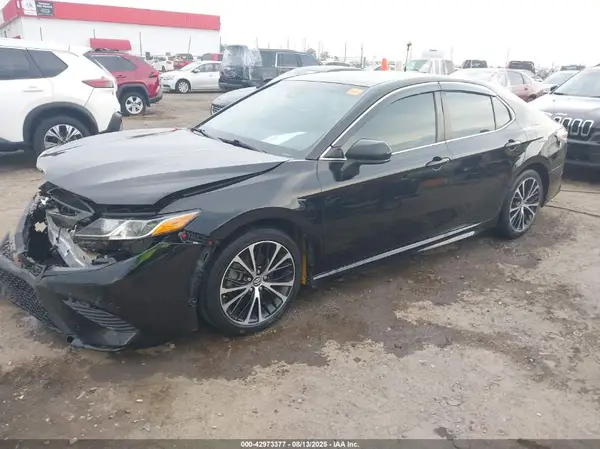 4T1B11HK7JU577504 2018 TOYOTA CAMRY - Image 2