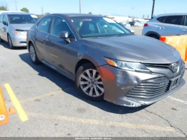 4T1B11HK7JU577910 2018 TOYOTA CAMRY - Image 1