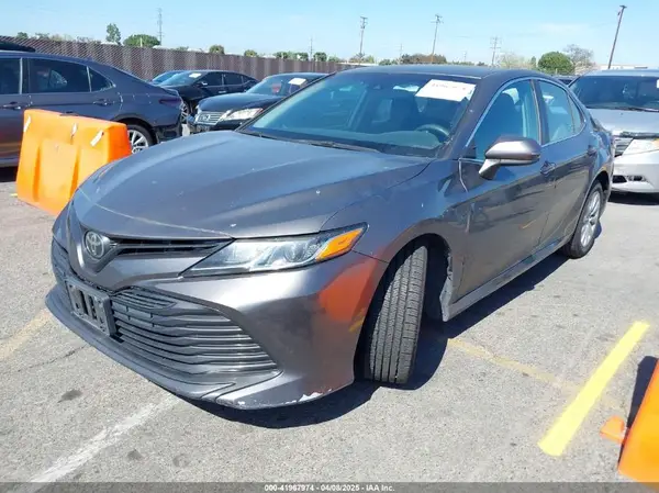 4T1B11HK7JU577910 2018 TOYOTA CAMRY - Image 2