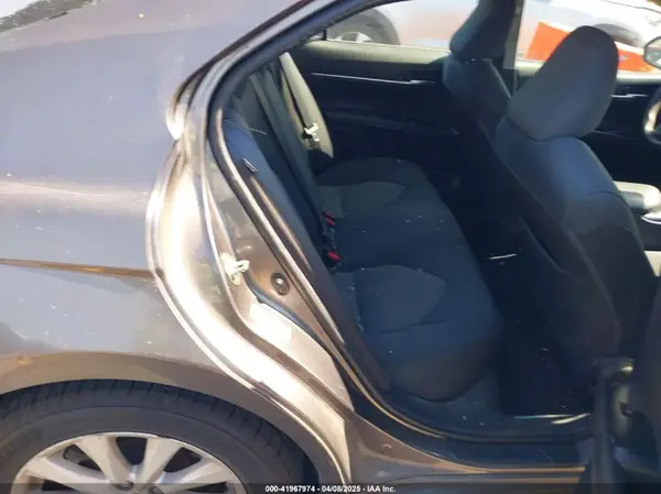 4T1B11HK7JU577910 2018 TOYOTA CAMRY - Image 8