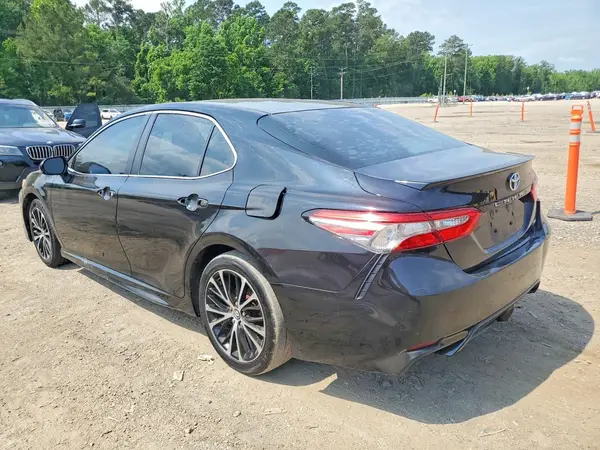 4T1B11HK7JU578586 2018 TOYOTA CAMRY - Image 2