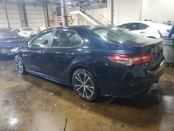 4T1B11HK7JU579477 2018 TOYOTA CAMRY - Image 2