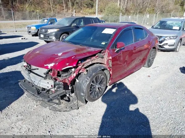 4T1B11HK7JU579706 2018 TOYOTA CAMRY - Image 2