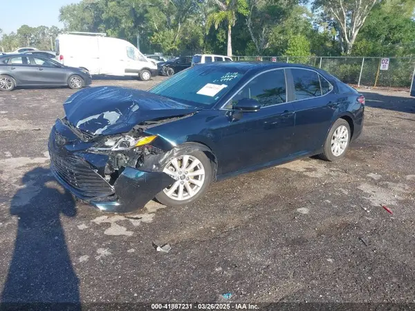 4T1B11HK7JU579995 2018 TOYOTA CAMRY - Image 2