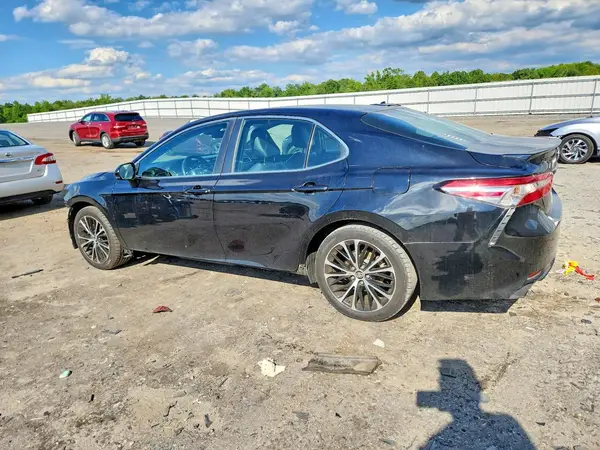 4T1B11HK7JU581066 2018 TOYOTA CAMRY - Image 2