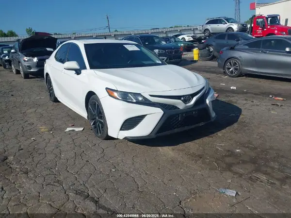4T1B11HK7JU581178 2018 TOYOTA CAMRY - Image 1