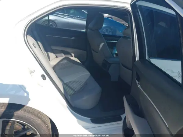 4T1B11HK7JU581178 2018 TOYOTA CAMRY - Image 8