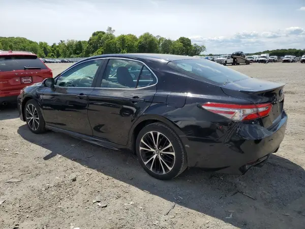 4T1B11HK7JU581374 2018 TOYOTA CAMRY - Image 2